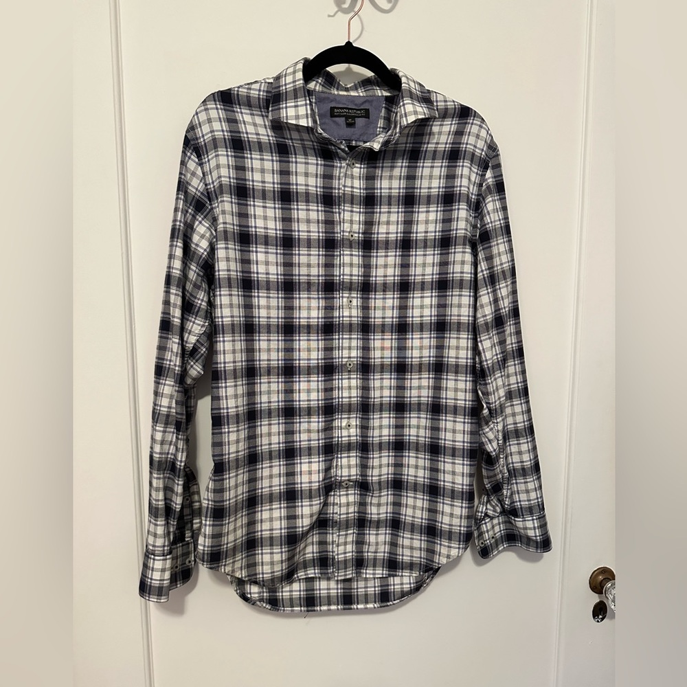 Banana Republic - soft wash tailored slim fit navy plaid button down - Size M